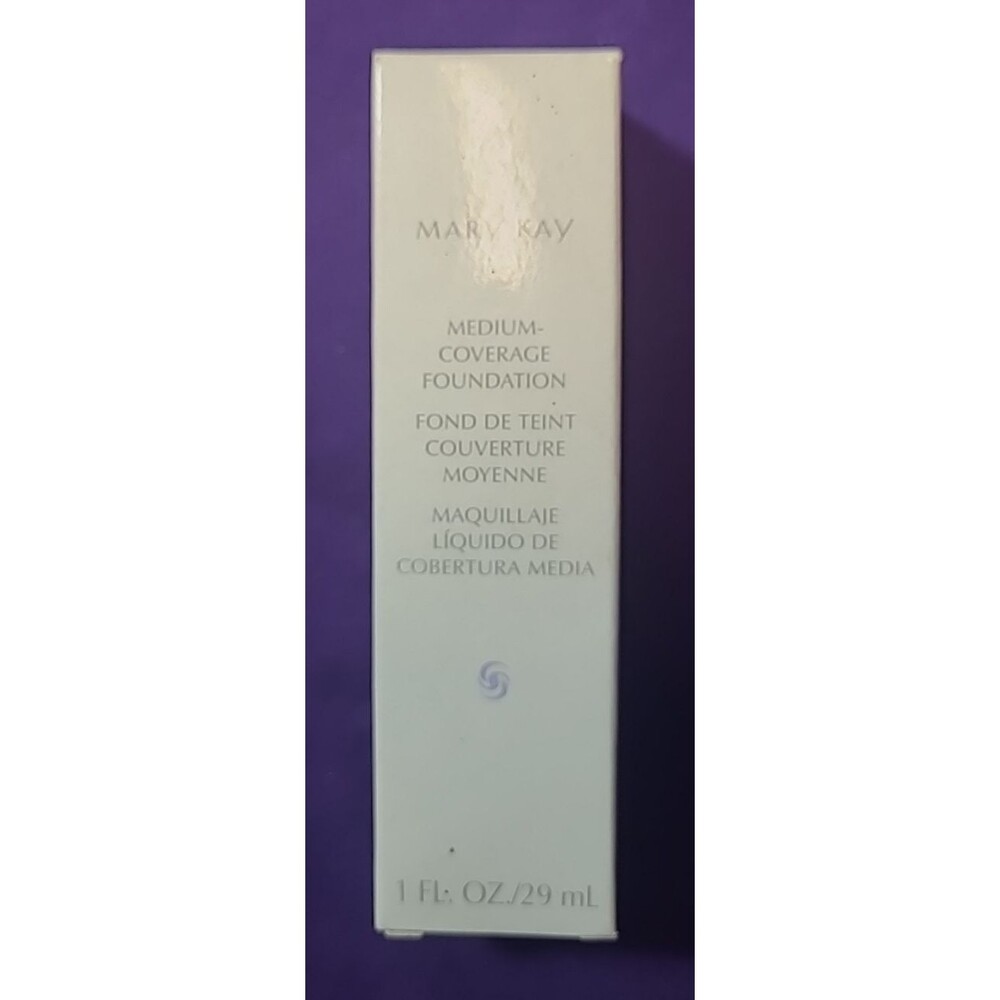 New Mary Kay Medium Coverage Foundation IVORY 100 - 1  FL OZ. 355200 NIB NOS